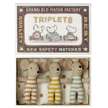 Baby-mus, trillinger i æske